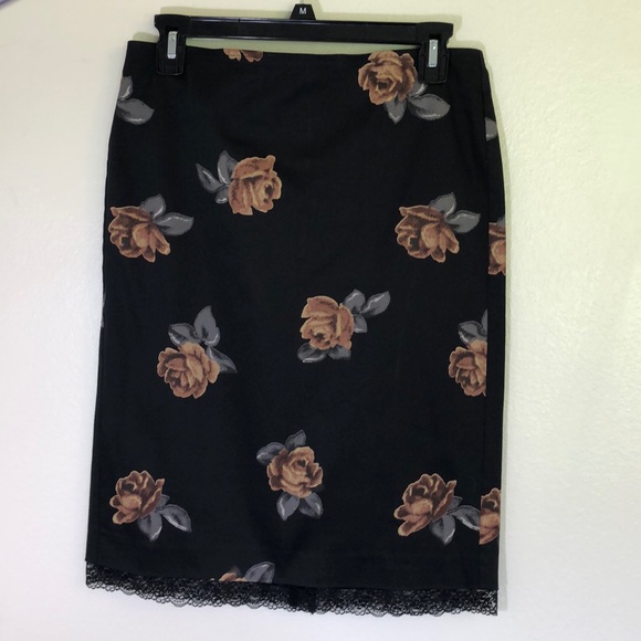 White House Black Market Dresses & Skirts - NWT- W/H/B/M SIZE 4 black pencil skirt